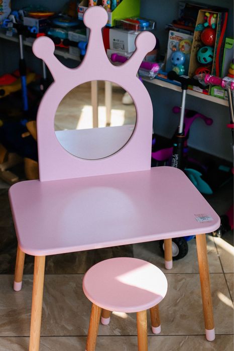 Трюмо зі стільцем