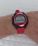 Czerwony zegarek Casio LCD W-756; WR 100 m
Sportowy