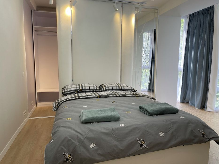 Посуточно трёхкомнатная возле Гулливера центр