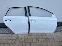 Toyota Auris II drzwi prawe