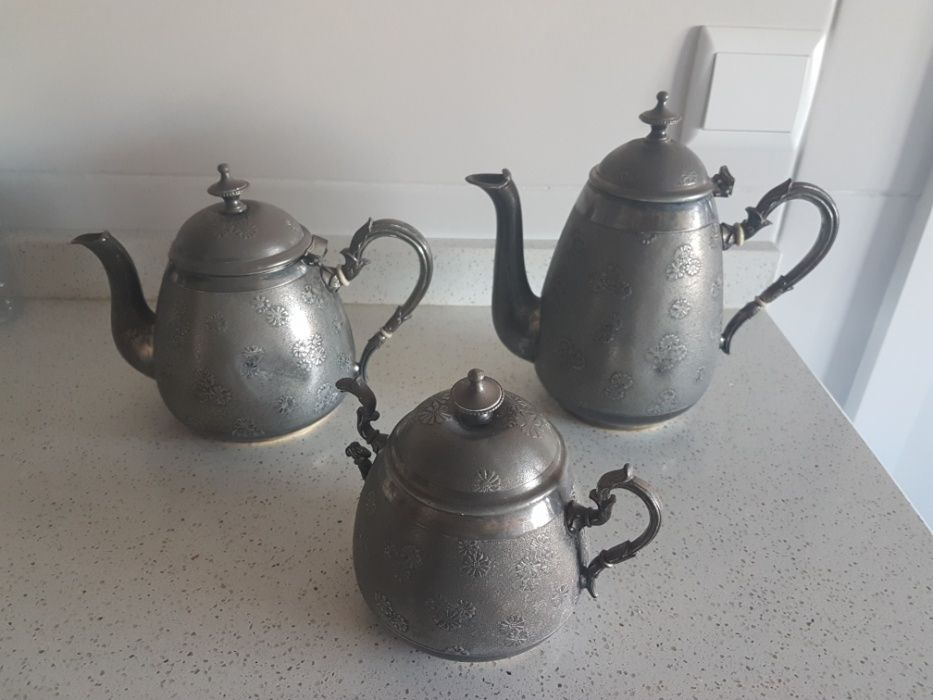 Cafeteira, bule e açucareiro
