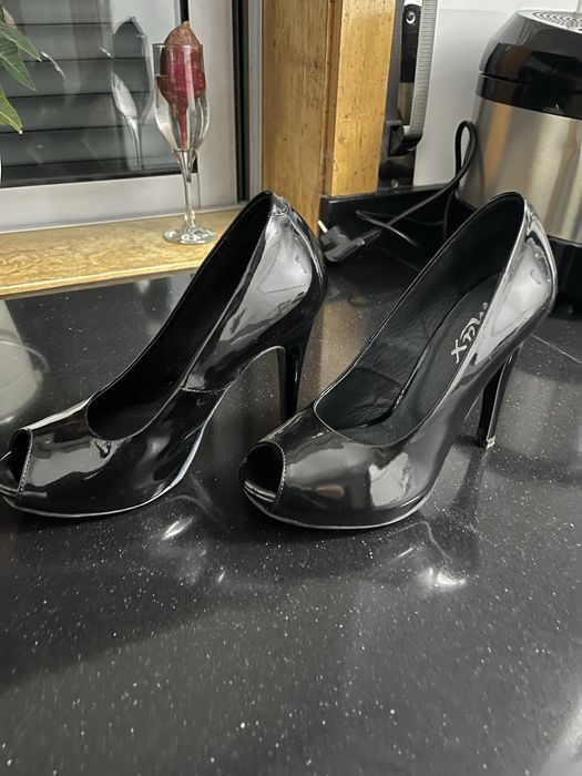 Sapatos pretos de senhora