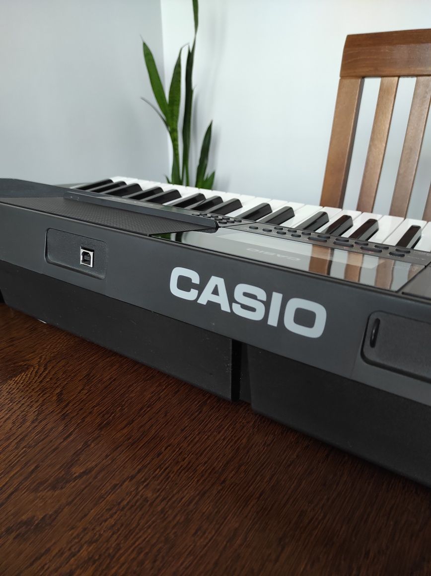 Casio CT-X700 keyboard