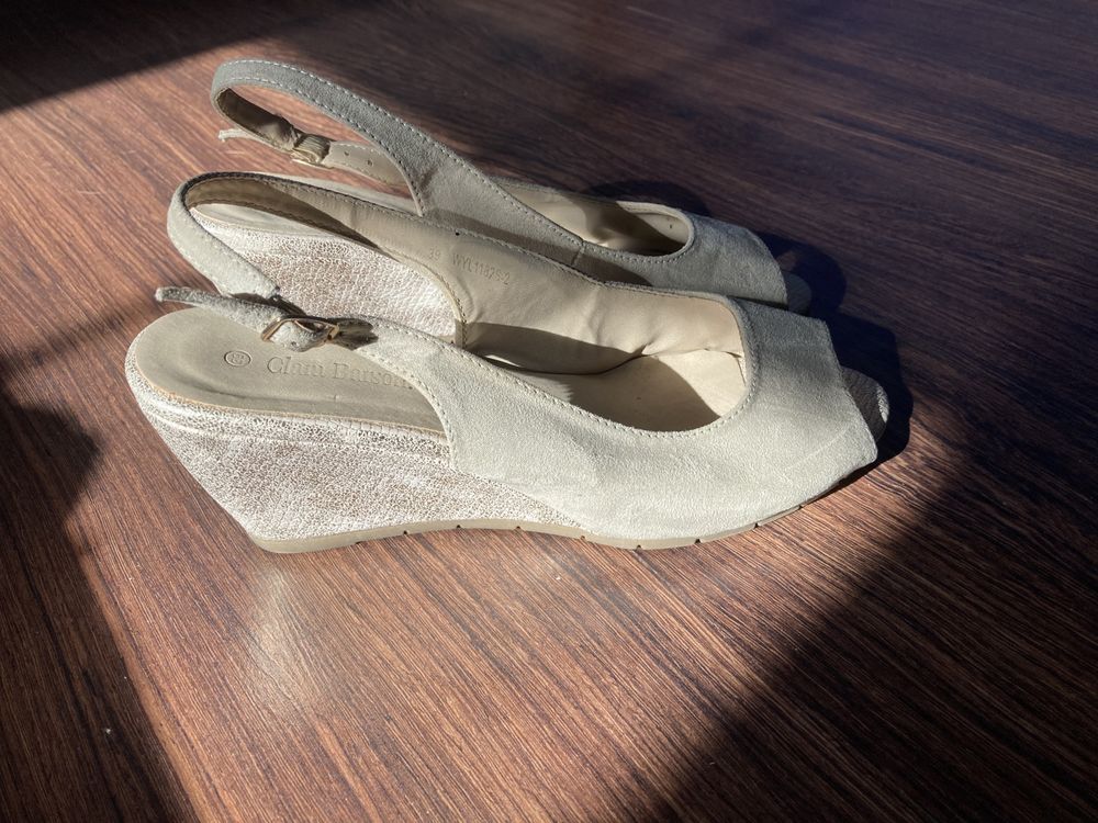 CCC buty na koturnie 39 beżowe