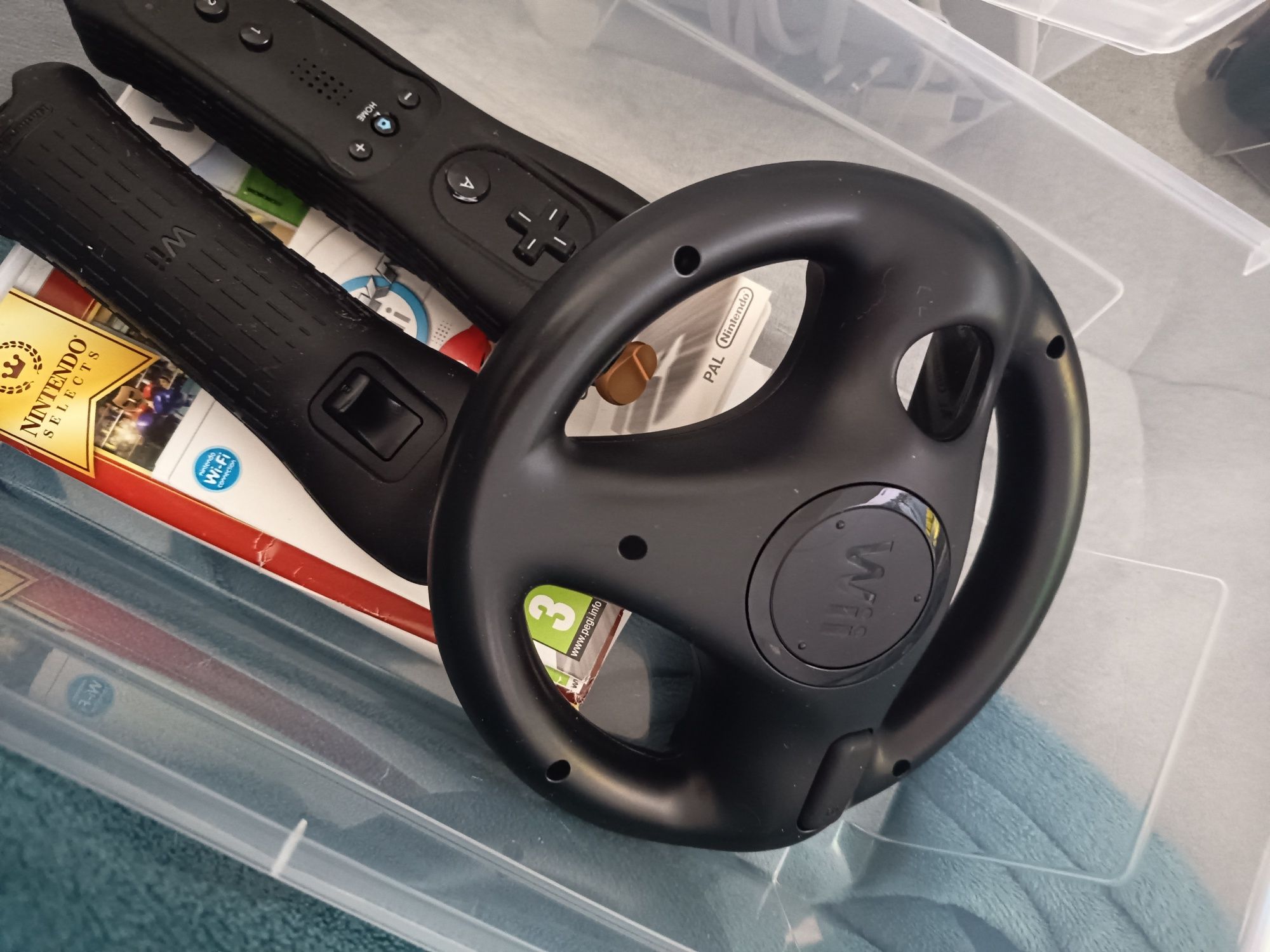 Vendo Wii com comandos + controlo para o jogo da mario