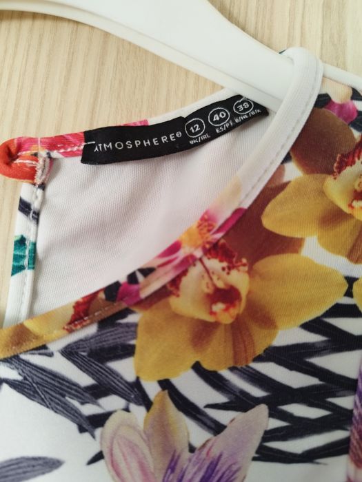 Śliczna sukienka. R.36/38.