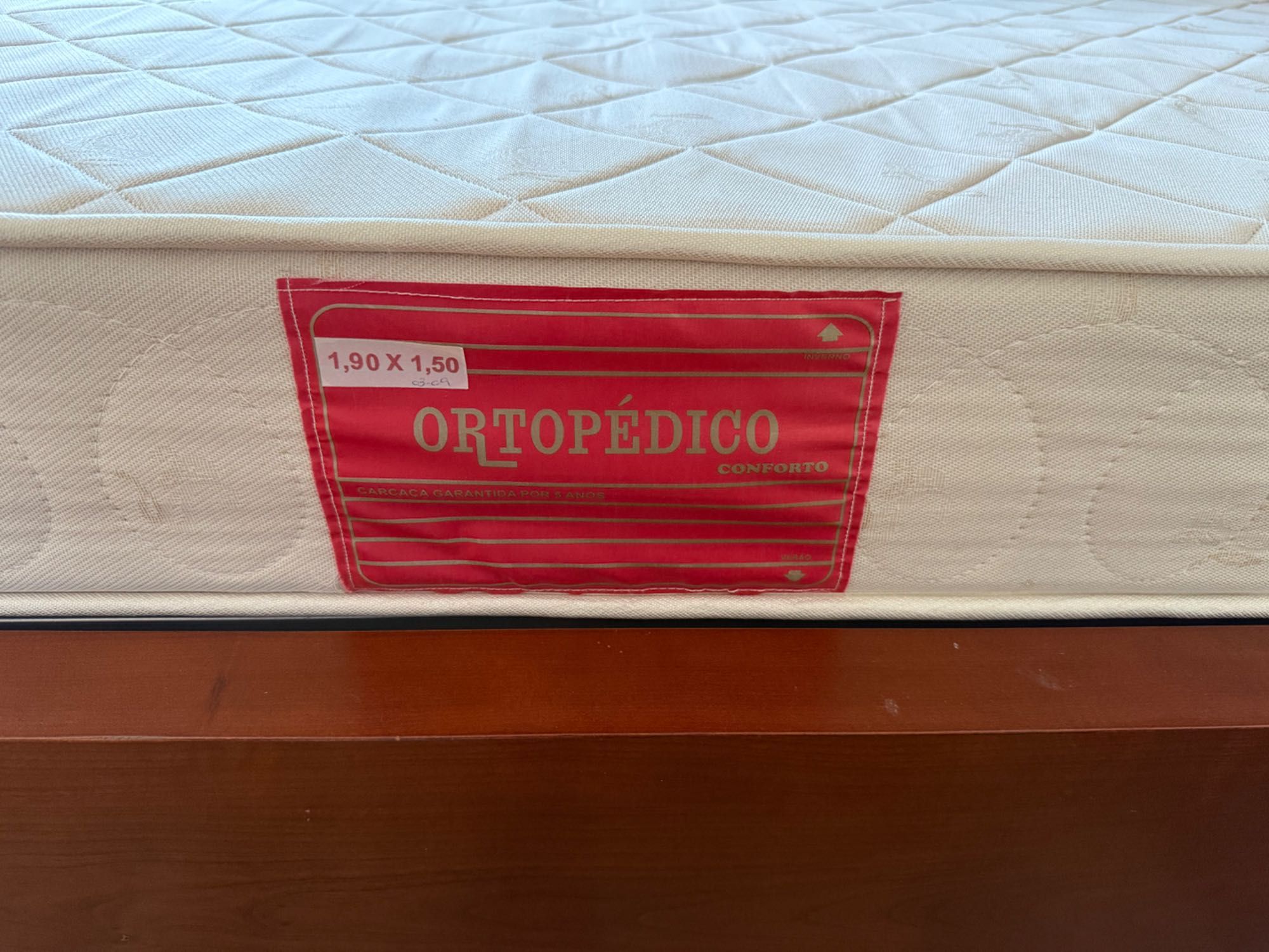 Colchão de casal ortopédico em muito bom estado para venda