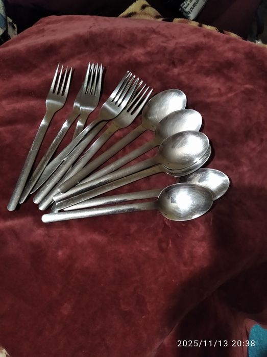 Продам ,6 ложек 6 вилок нержавейка плотная новые