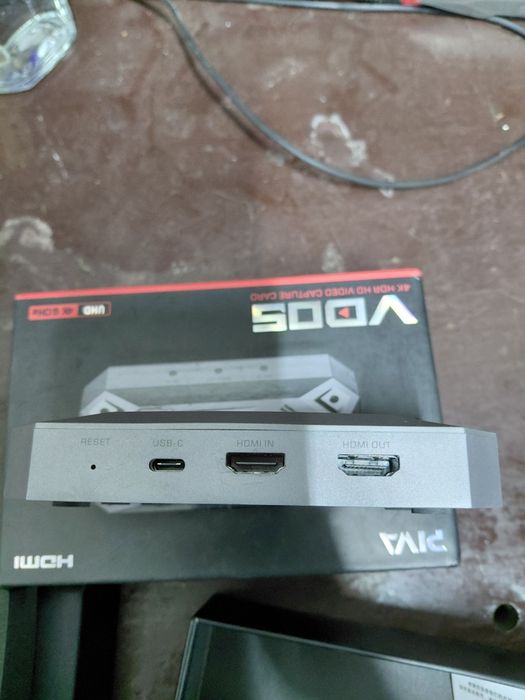 Пристрій для захоплення та трансляції відеосигналу з зов