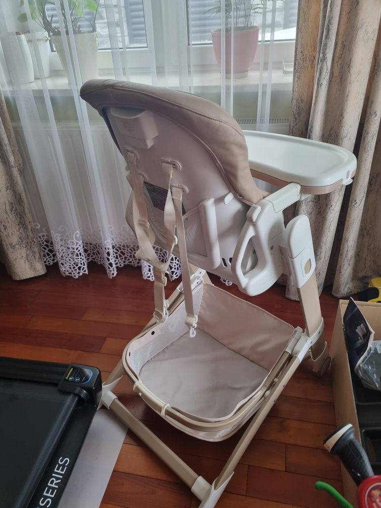 Krzesełko dziecięce do karmienia ICON firmy 4BABY kolor beż