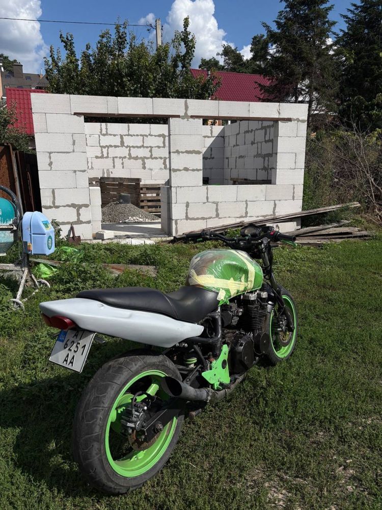 Kawasaki ZR 750 2002