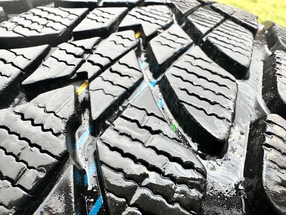 235/60/18 Dunlop