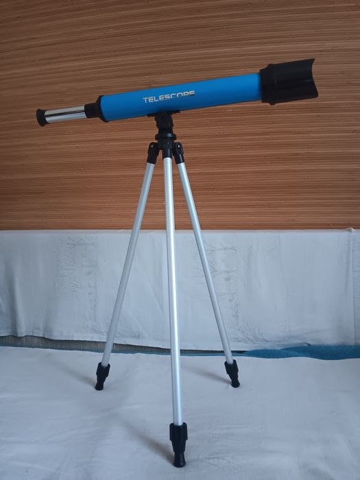 Іграшковий телескоп