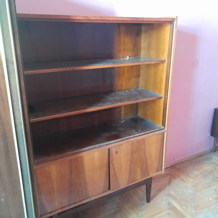 Шафа, книжкова полиця