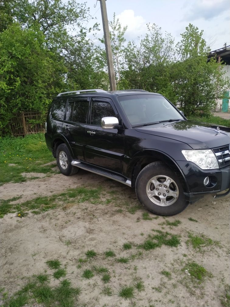 Mitsubishi PAJERO 4