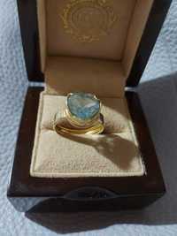 Золотое кольцос  голубым топазом желтое золото 750пробы