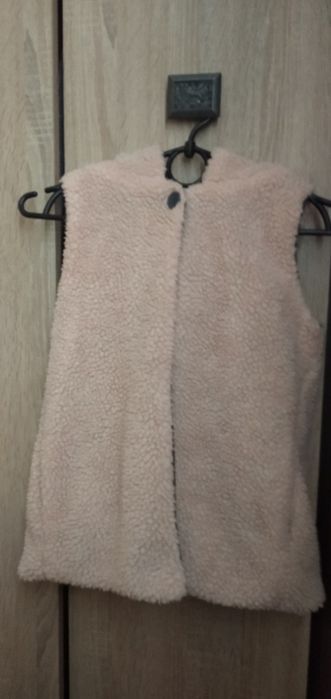 Жилетка на девочку розовая,мех тедди