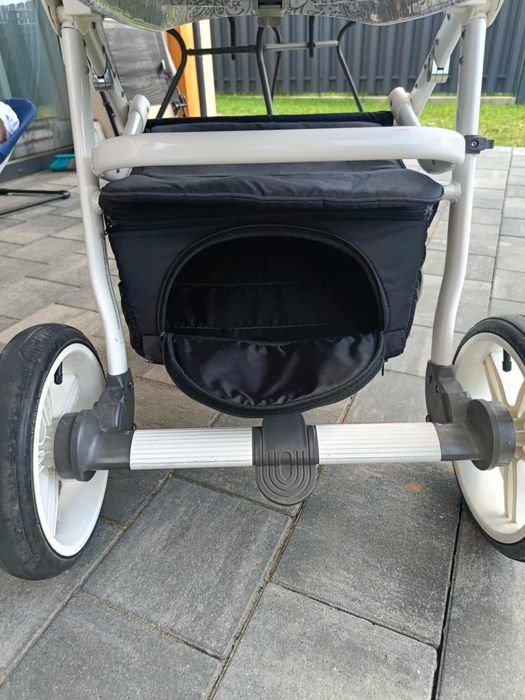 Wózek dziecięcy Roan Bass Soft 2 w 1 + fotelik z bazą isofix
