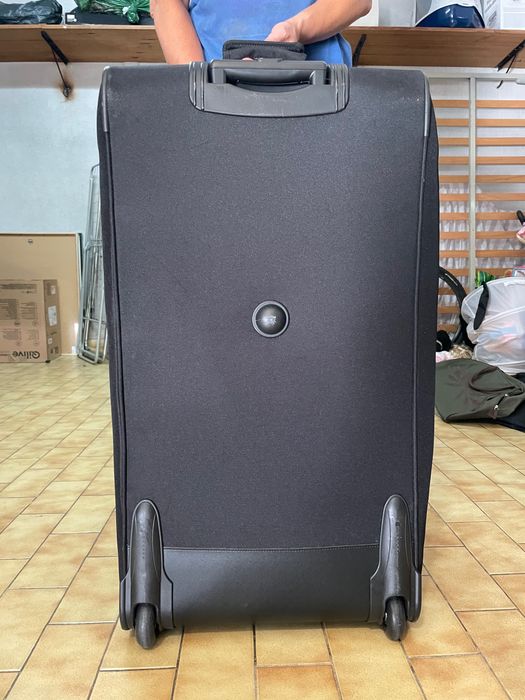 Mala de viagem da Delsey preta em tecido