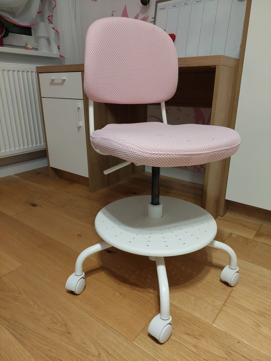 Krzeslo Ikea Vimund różowe