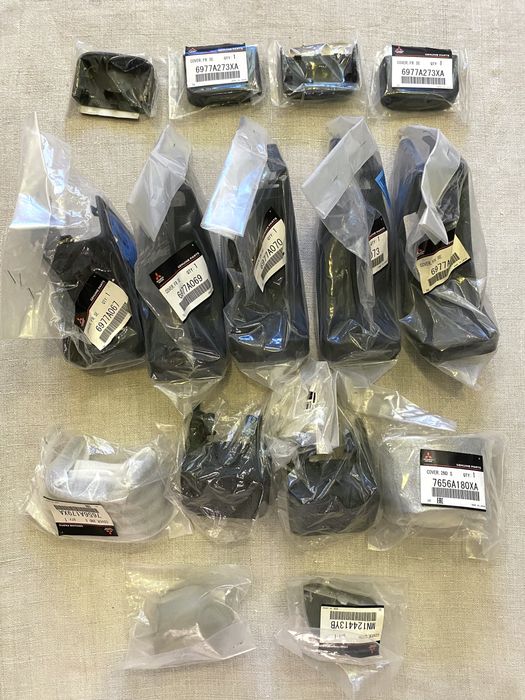 Пластик глянець салону Аутлендер 3 PHEV Outlander Sport ASX