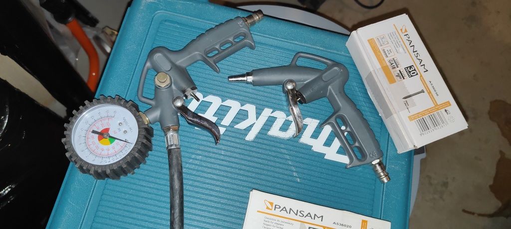 Kompresor bezolejowy Stanley Fatmax 30l plus gwoździarka Makita