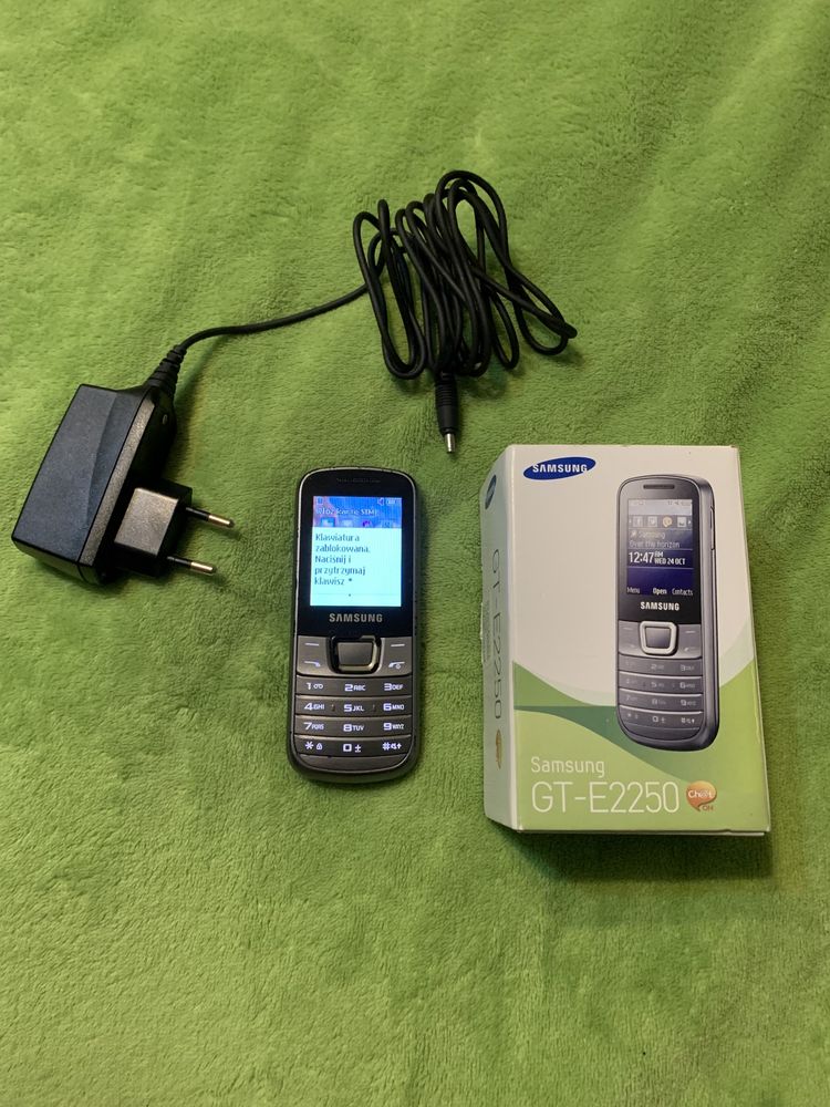 Sperzedam Telefon Samsung  GT E2250 Okazja!