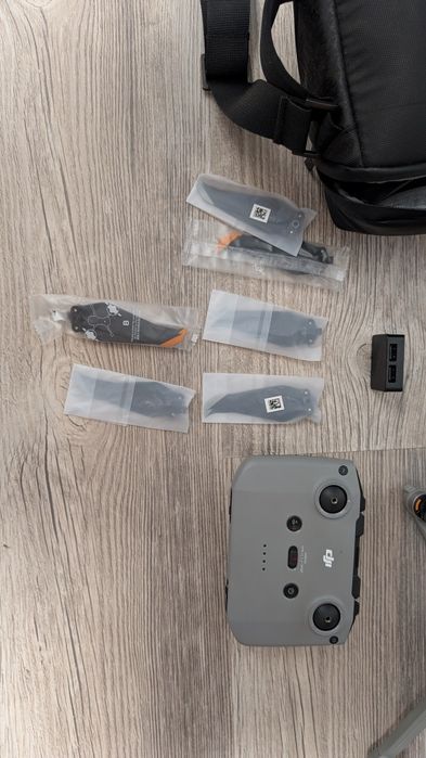 Срочно Квадрокоптер DJI Air 2S Fly More Combo