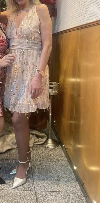 Vestido festa tamanho M bege com brilhantes