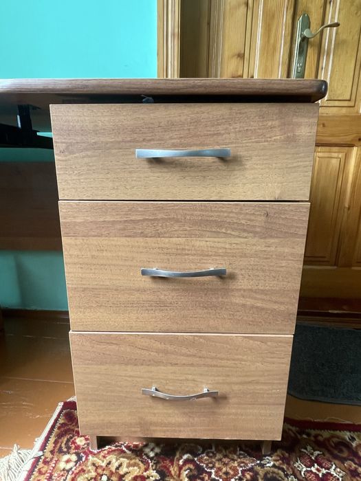 Продам компютерний стіл