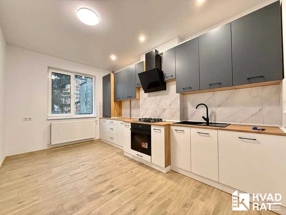 2 кім квартира з ремонтом, центр , 2 поверх