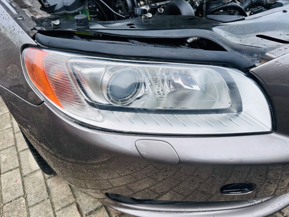 Farol direito volvo s80/ V70/ XC70