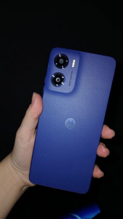 Моторола е15 в пользовании меньше месяца. Чехол