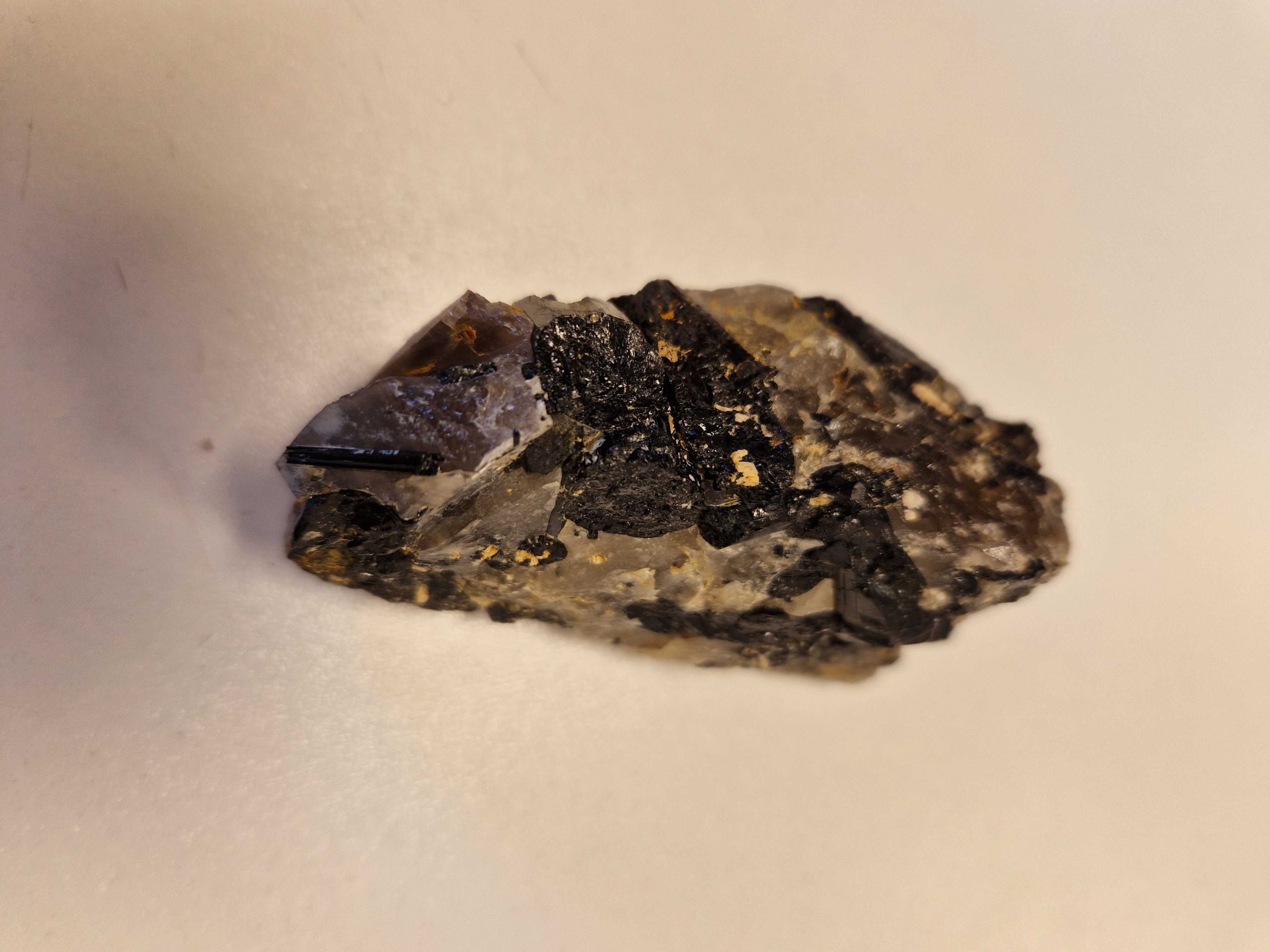 Quartzo Turmalinado, turmalina negra