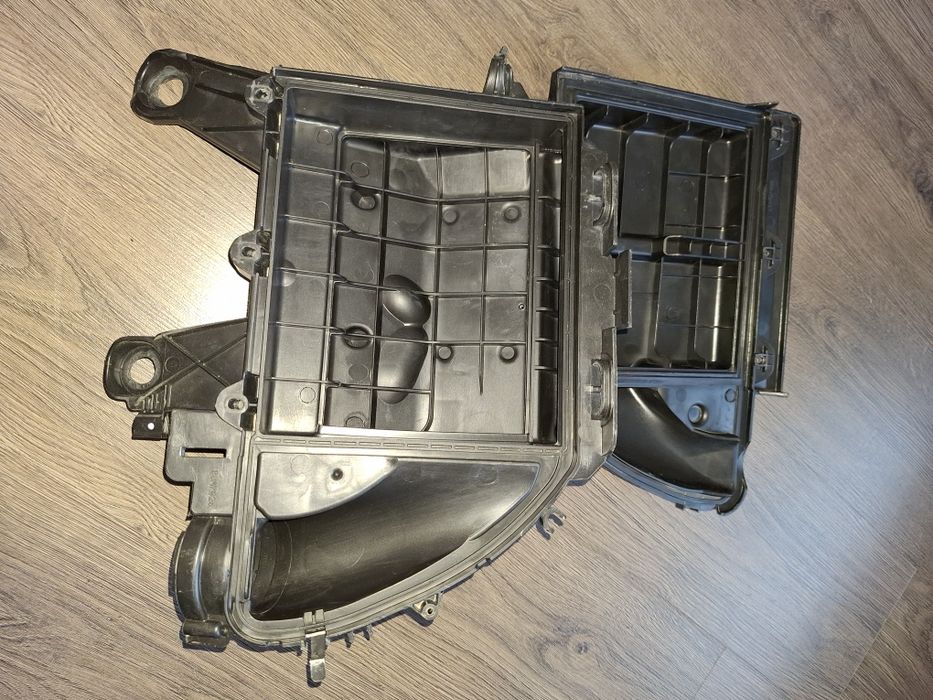 Корпус повітряного фільтра.    Citroën  Berlingo 1.6 HD дизель