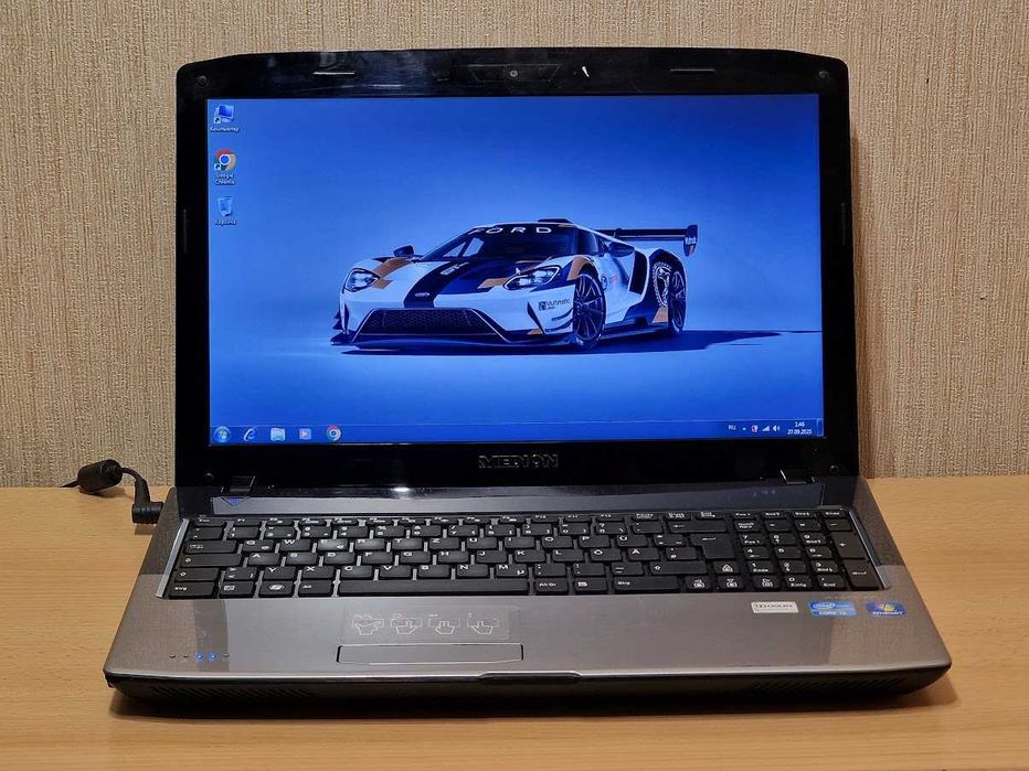 Ноутбук Medion Akoya чотирьох ядерний Intel Core i3-2310M RAM4 HDD 320