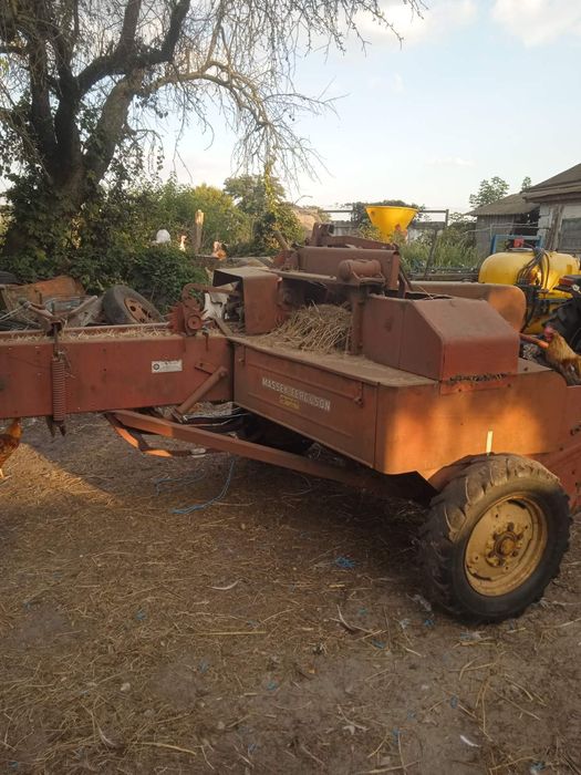 Прес підбирач Massey Ferguson