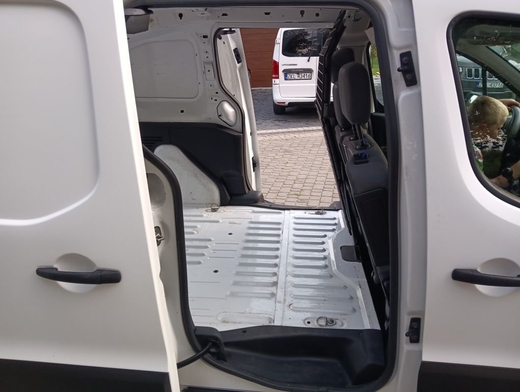 Citroen Berlingo 1.6hdi 2013r/3osoby/2 burty/klima