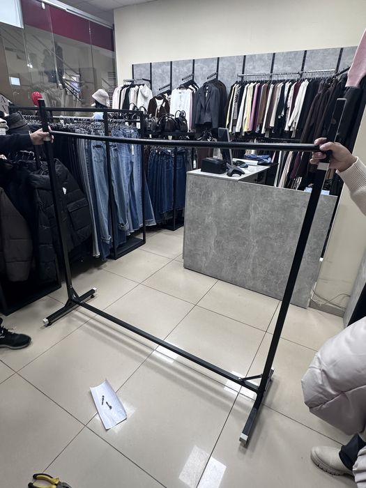 Стійки для одягу