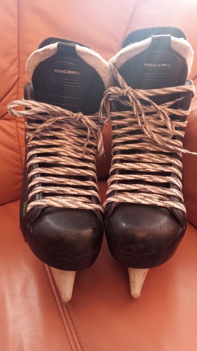Łyżwy hokejowe Reebok Ribcore 24K Rozmiar 44 Wkładka 28 cm .Dobry stan
