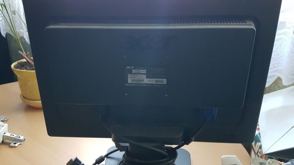 Monitor LCD Acer 19" 100% sprawny.