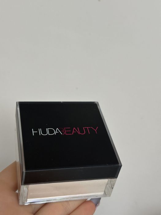 Puder huda beauty