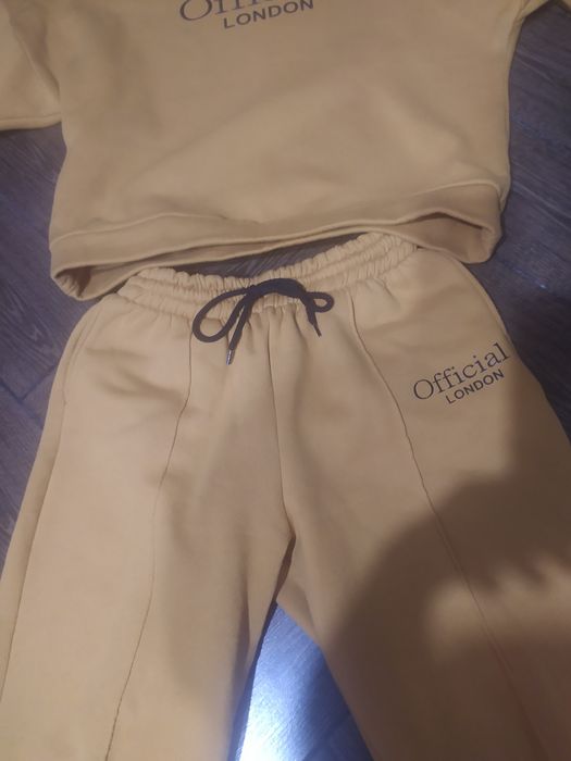 Спортивный женский байковые костюм.