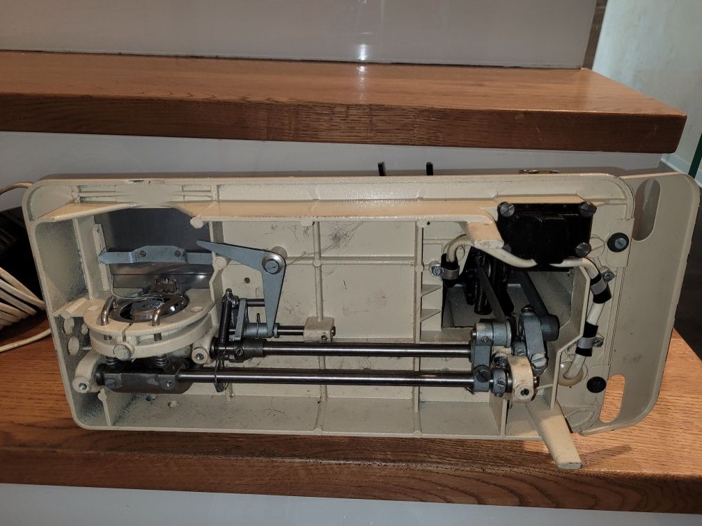 Maszyna lucznik Predom 451 pedal 10x stopki igly