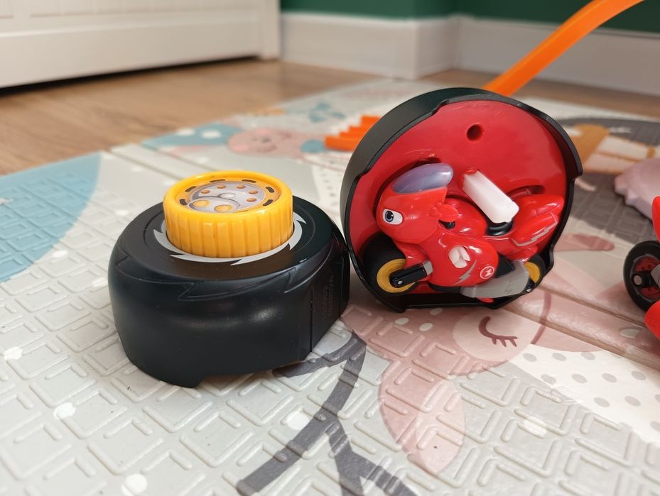 Ricky Zoom baza, trzy motory i opona wyrzutnia