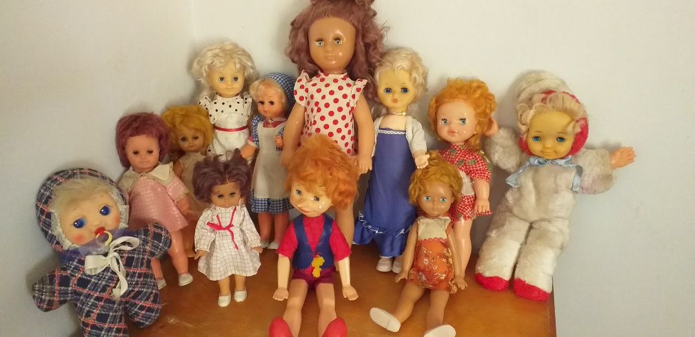 Дитячі кукли, пупси, ліжечка, меблі часів СРСР.