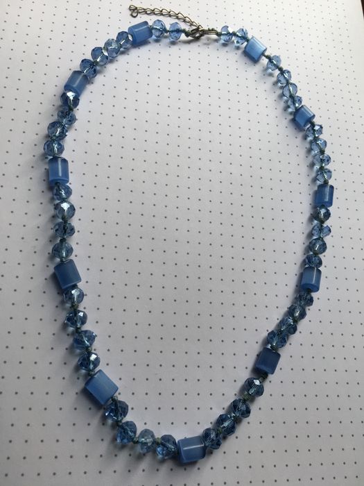 Винтажные бусы голубое сатиновое стекло