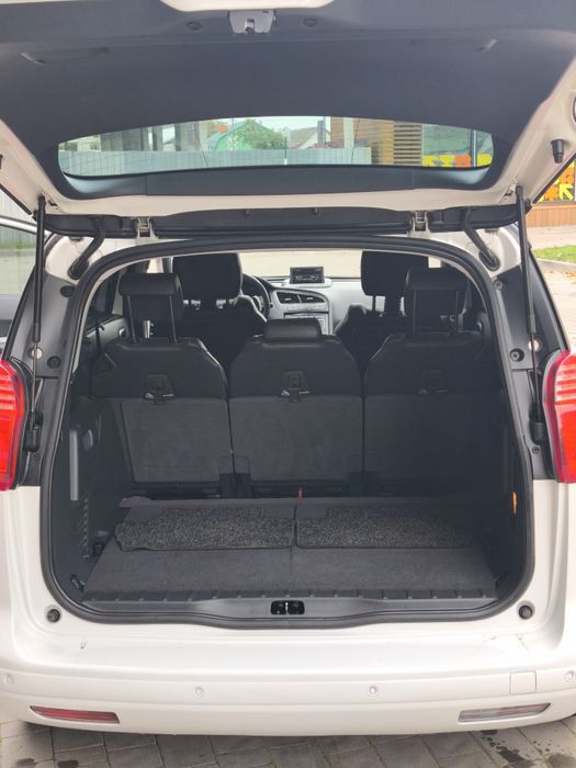 Продам Peugeot 5008.