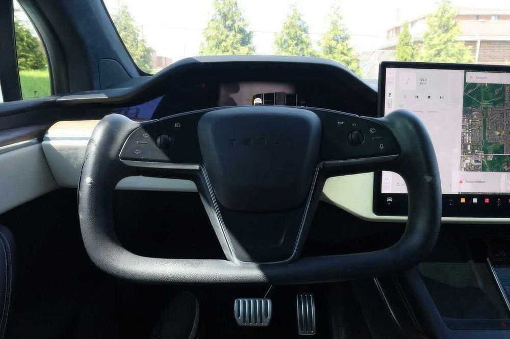Tesla Model X      2023