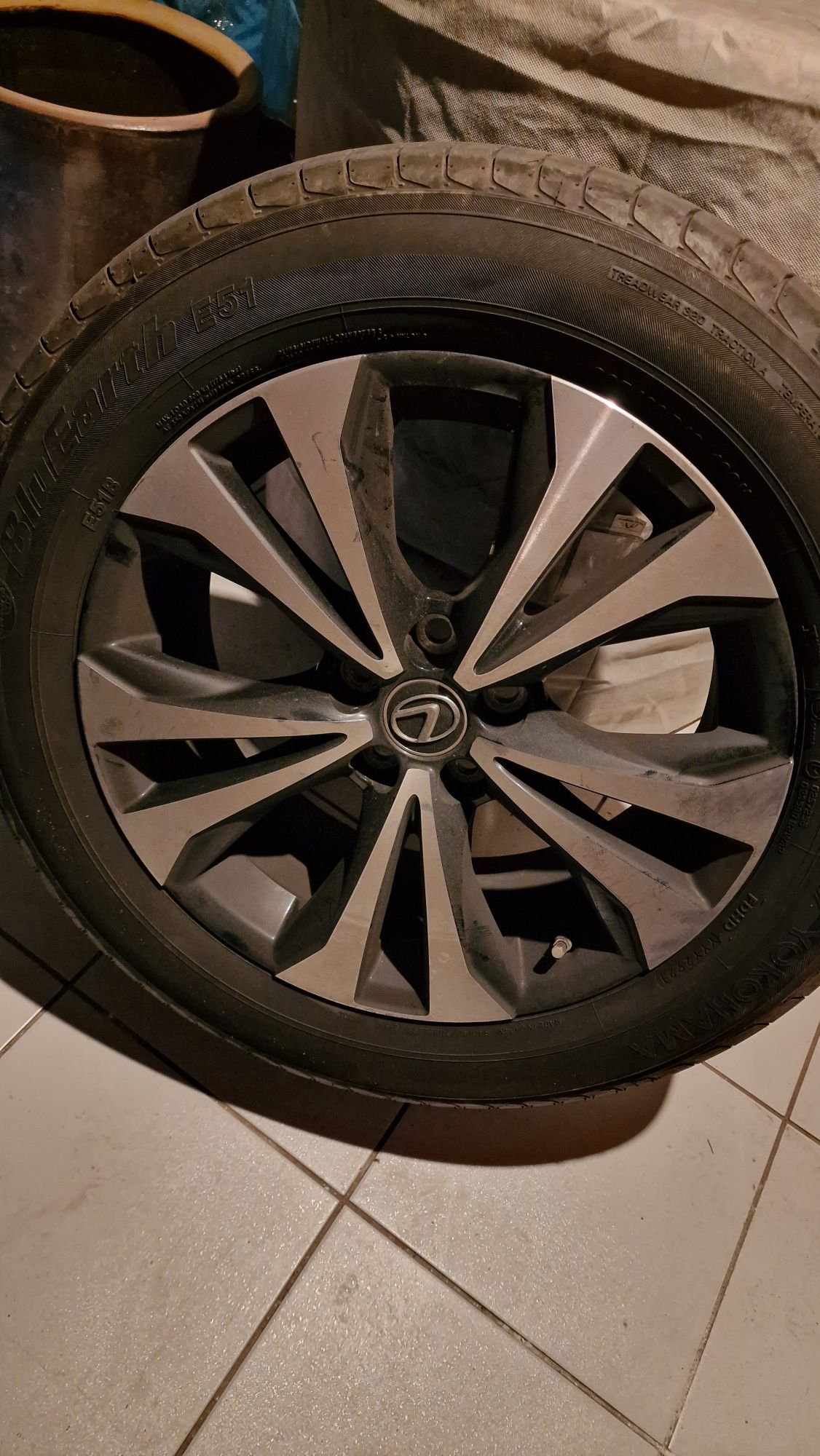 Felgi aluminiowe 4x  18'  od Lexus NX  z rocznika 2021 z oponami letni